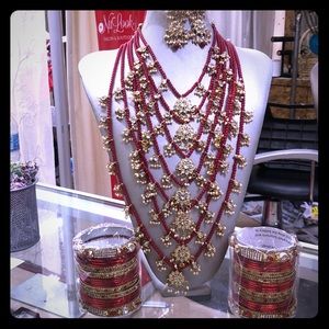 Gorgeous wedding set with matching Bengle